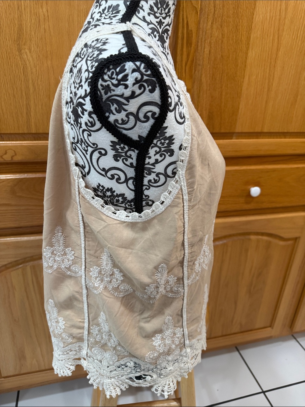 Ultra Pink NWT Beige Embroidered Lace Tank Top Boho Festival Cottagecore L - Picture 7 of 7